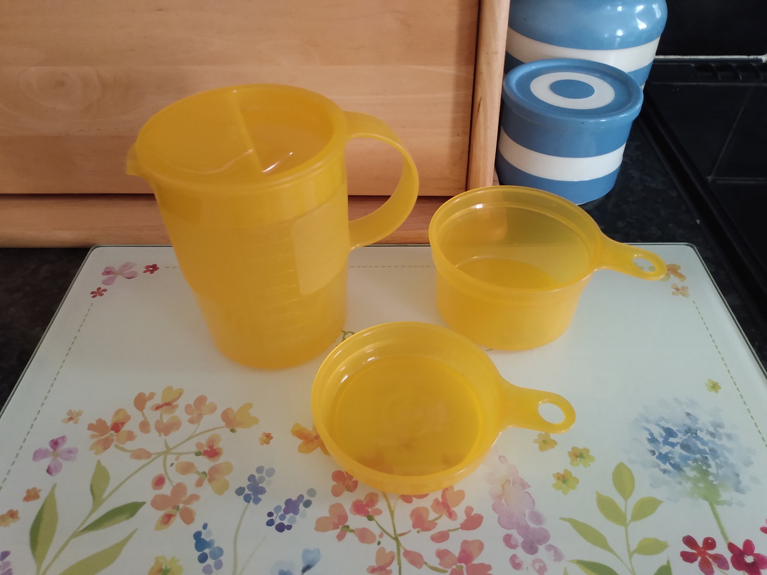 Tupperware yellow measuring jug and cups 13701 Etsy