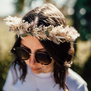 Boho Flowercrown in beige,creme, weiß, Blumenkranz, Haarkranz, Blumenhaarkranz, Tiara, Trockenblumen, dried flowers, Hochzeit, Shooting, JGA Bild 4