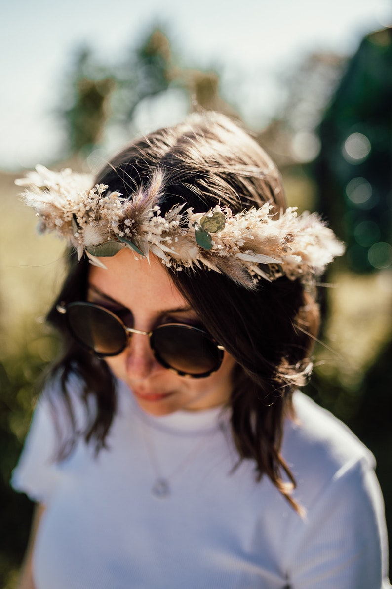 Boho Flowercrown in beige,creme, weiß, Blumenkranz, Haarkranz, Blumenhaarkranz, Tiara, Trockenblumen, dried flowers, Hochzeit, Shooting, JGA afbeelding 4