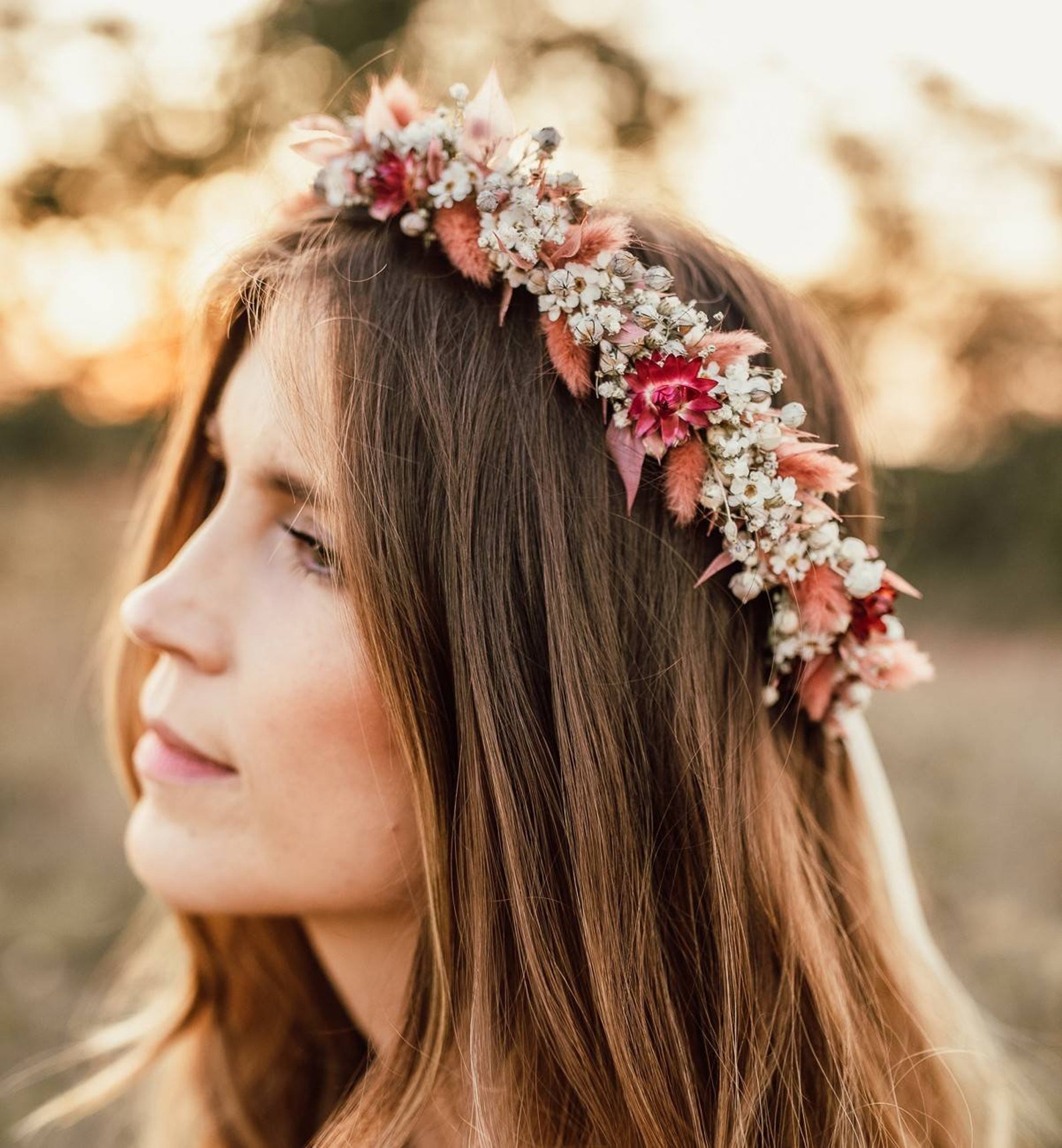 Brautfrisuren mit Blumen - 40 Ideen für Blumen im Haar - Hochzeitskiste