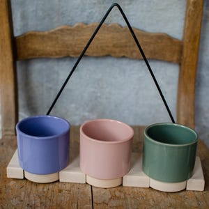 Übertopfset aus Keramik inkl. Halterung für 3 Babypflanzen, Minipflanzen, Töpfe, Pflanzentopf, Pflanzenampel, 8cm Topfdurchmesser, Geschenk
