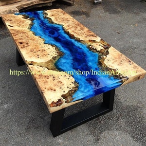 Akazienholz Fluss Couchtisch: Blaues Epoxidharz Design