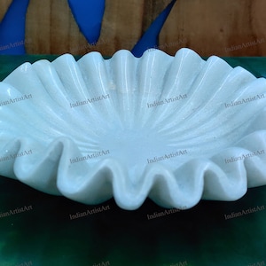 Ruffle Bowl in white marble, Handcrafted Marble Bowl, Marble Scallop Bowl, Flower Bowl, Fruit Bowl, Ruffled Edge Bowl, Marble Fluted Bowl