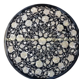 Tablero de mesa con incrustaciones de mármol negro: rosas de nácar, arte del Taj Mahal (61 cm)