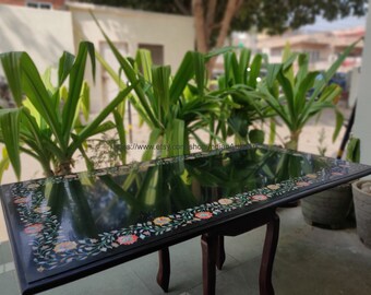Mesa de centro de mármol negro hecha a mano con incrustaciones de piedra dura rosa (122 x 61 cm)