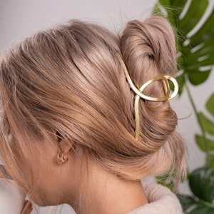 Renee minimalist gold claw clip - gift for her - everyday hair style accessory - young ladies - back to school unique stylish durable