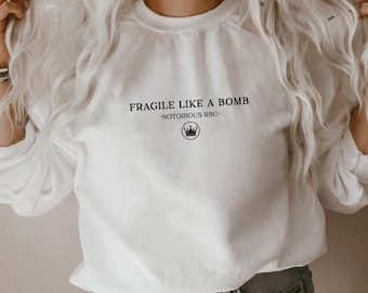 Zerbrechlich wie eine Bombe. RBG Sweatshirt. Ich distanziere mich. Gleichheit einfache weiße Lockere Passform. oversized Crewneck