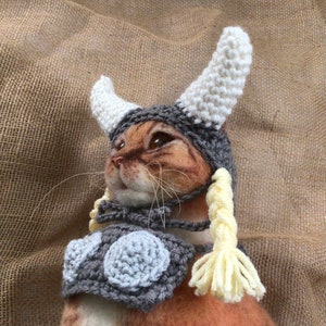 Brunhilde, Vikings, Valquírias, ópera de Wagner, chapéus para gatos, chapéus para animais de estimação, fantasias para gatos, fantasias para animais de estimação, chapéus para gatos, crochê para animais de estimação, chapéus de crochê