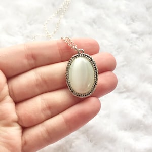 White Cats Eye Necklace Man-Made Crystal Necklace Pendant Vintage gift
