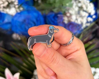 Dachshund in a Kippah Enamel Pin