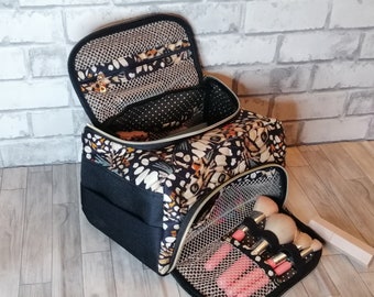 Large toiletry bag / vanity case / makeup bag