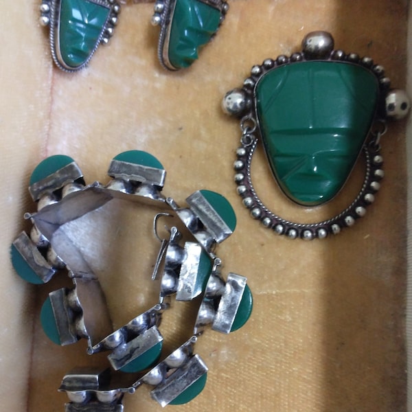 Mexican Jewelry Set: Brooch, Earrings, Bracelet  - Aztec Heads - Sterling & Green Onyx 1940's - Guad-Mex