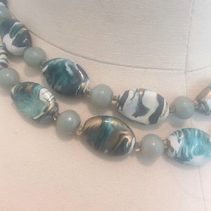 Stunning Green & Gold Double Strand Vintage Necklace MCM 1950&#39;s - 1960&#39;s Hong Kong
