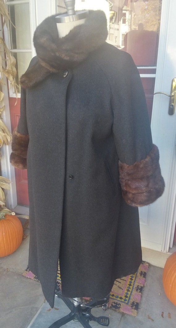 Beautiful Vintage Wool Coat With Mink Trim  XL Pl… - image 1