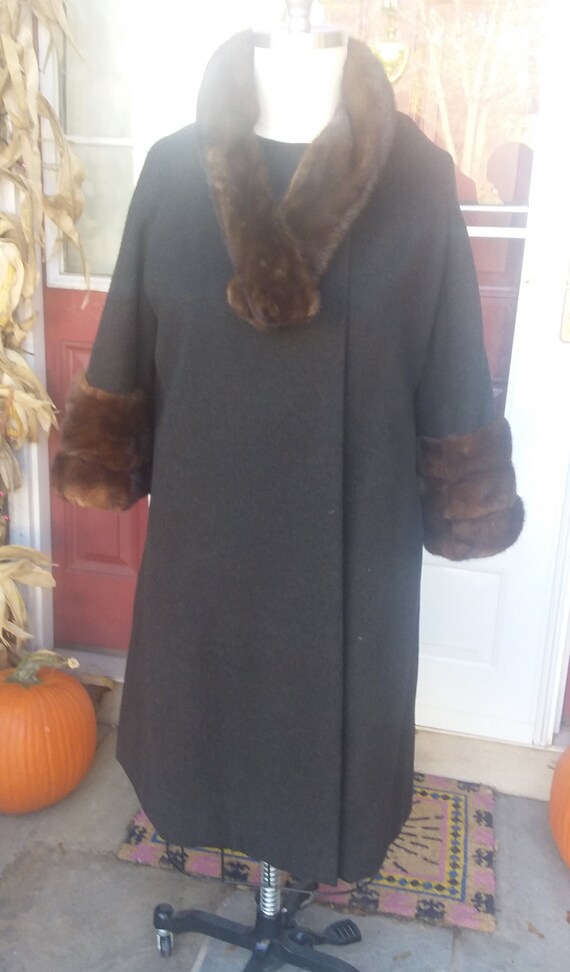 Beautiful Vintage Wool Coat With Mink Trim  XL Pl… - image 5