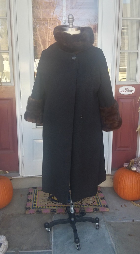 Beautiful Vintage Wool Coat With Mink Trim  XL Pl… - image 3