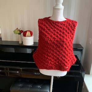 Women&#39;s oversize sweater vest hand knitted
