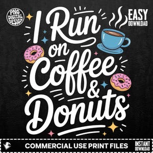 Könnte beinhalten: Grafik auf schwarzem Hintergrund mit dem Text "I Run on Coffee & Donuts". Das Design umfasst eine blaue Kaffeetasse, zwei rosa Donuts und dekorative Sterne. Die Wörter "PNG DIGITAL DESIGN" und "EASY DOWNLOAD" sind ebenfalls vorhanden.