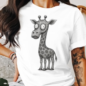 Camiseta de jirafa divertida, camiseta de jirafa de dibujos animados, camiseta de animal caprichoso, arte de jirafa único, camiseta de diseño peculiar, camiseta de jirafa dibujada a mano