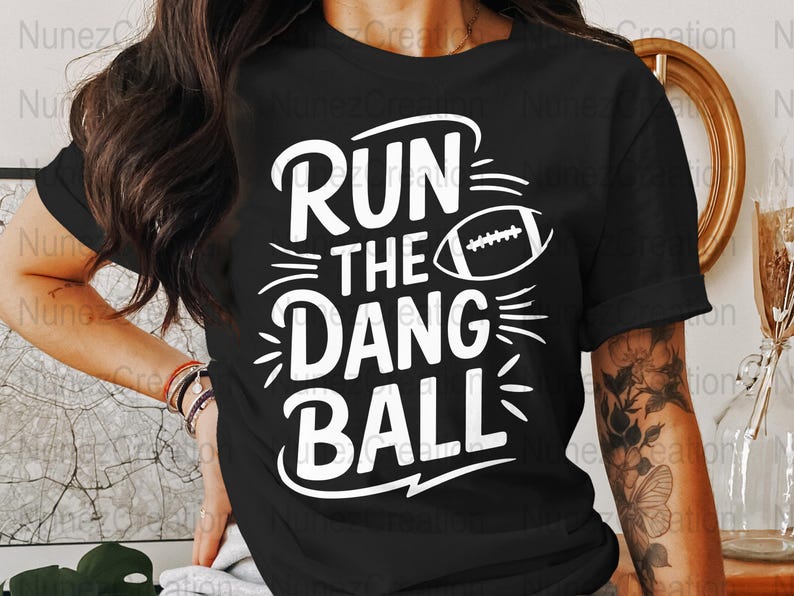 Run The Dang Ball voetbal T-shirt digitale download, afdrukbare sportontwerp png, cadeau voetballiefhebber, instant download afbeelding 3