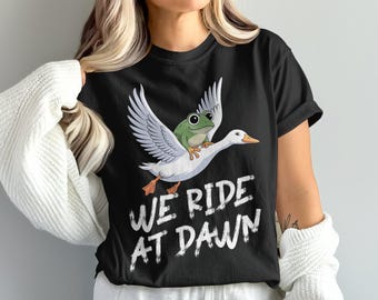 Wir reiten im Morgengrauen PNG, lustiger Frosch auf Gans Sublimationsdesign, digitaler Download für Shirts, Tassen und mehr
