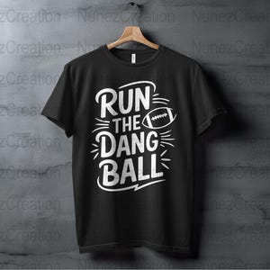 Run The Dang Ball voetbal T-shirt digitale download, afdrukbare sportontwerp png, cadeau voetballiefhebber, instant download afbeelding 2