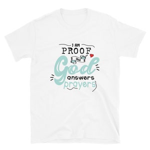 Christian Bible Verse Design T-SHIRT | Je suis la preuve que Dieu répond aux prières | T-shirt unisexe à manches courtes