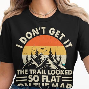 Grappig wandel-T-shirt, pad leek plat op kaart, outdoor avontuur cadeau, bergbeklimmen humor, natuurliefhebber T-shirt, uniseks shirt
