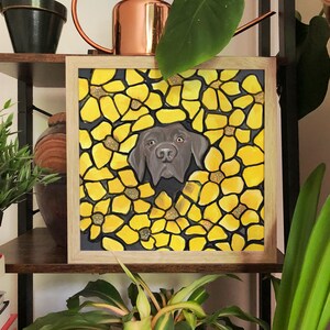 Coucou | Laboratoire de chocolat dans les fleurs jaunes - affiche mignonne de chien | Art pour les amoureux des chiens
