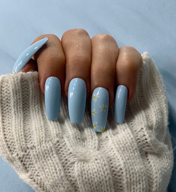 Baby Blue Press On Nails With Daisy Detailing False Nails Etsy Baby Blue Press On Nails With Daisy Detailing False Nails Etsy