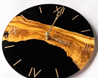 Zwart en gouden wandklok, epoxyharsklok, hars houten klok, Romeinse cijfers wandklok, stijlvolle wandklok, epoxyhouten klok, luxe klok