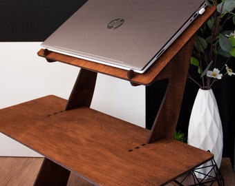 Staande werkplek, Notebookstandaard, Laptopstandaard hout, MacBook standaard hout, Houten laptopstandaard, Werkstationbureau, Draagbaar staand bureau