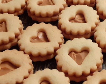 2Kg peanut butter cream hearts, cookies, biscuits, pastries