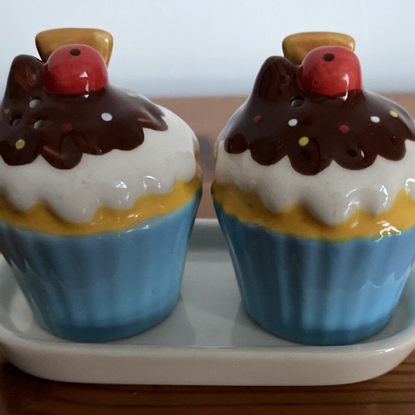 Novelty Frosted cupcake  Salt and Pepper Shakers