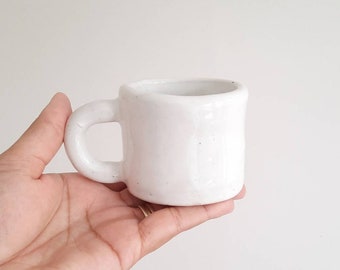 Taza de espresso blanca, taza de espresso hecha a mano de gres, regalo para él, regalo para ella.