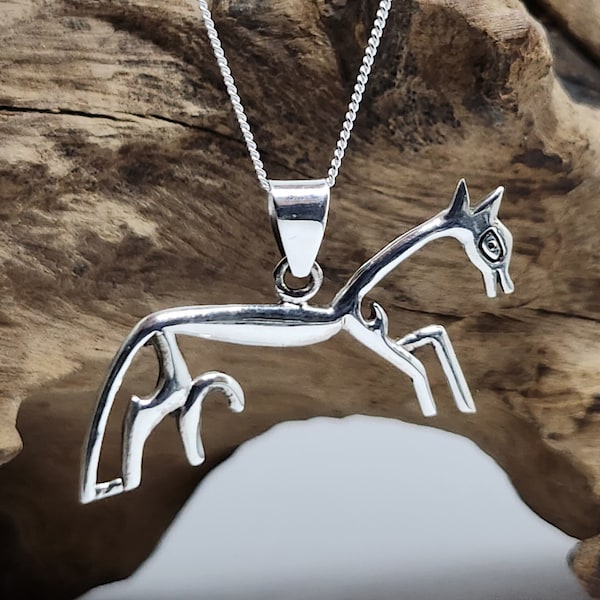 White Horse of Uffington Pendant Necklace 925 Sterling Silver Horse Pendant Goddess Epona 18" Curb Chain Stunning Boxed (bxs66f)