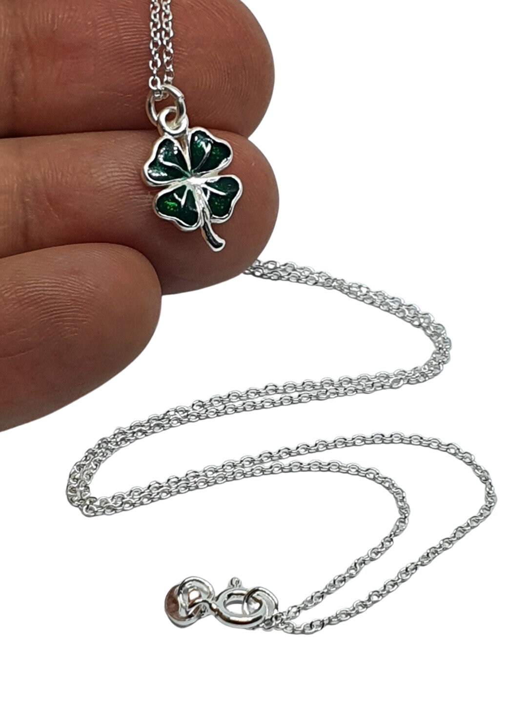 Collana in argento sterling con quadrifoglio: gioielli portafortuna