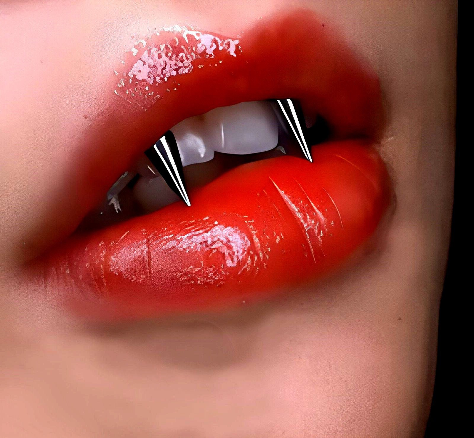 Il Delfino Morde Il Piercing Al Labbro