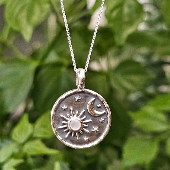 Collana con pietra portafortuna Sole e Luna Collana celeste con pietra portafortuna Collana con Luna e Sole Collana con pietra portafortuna di giugno Regalo per la mamma Collana - Italia