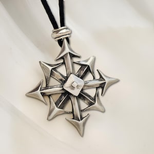 Colar com pingente de estrela do caos Crowley Chaostar, grande estrela ocultista gótica de estanho de 8 pontas, joias de energia espiritual espectral e caixa