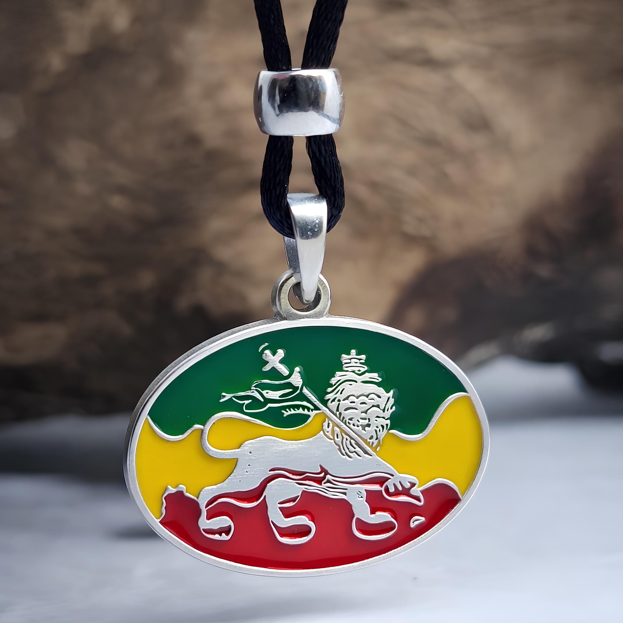 Collier Rasta Lion De Juda - Pendentif émail Et étain - Perles Cor - Jamaïque