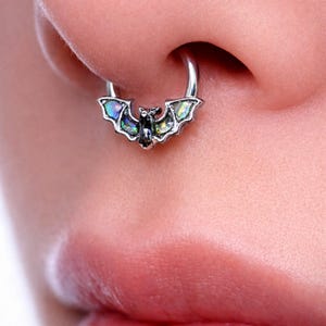 Vleermuis septumring abaloneschelp 16G clicker | Gotische neusring | Heksensieraden | Daith-helix-kraakbeenpiercing