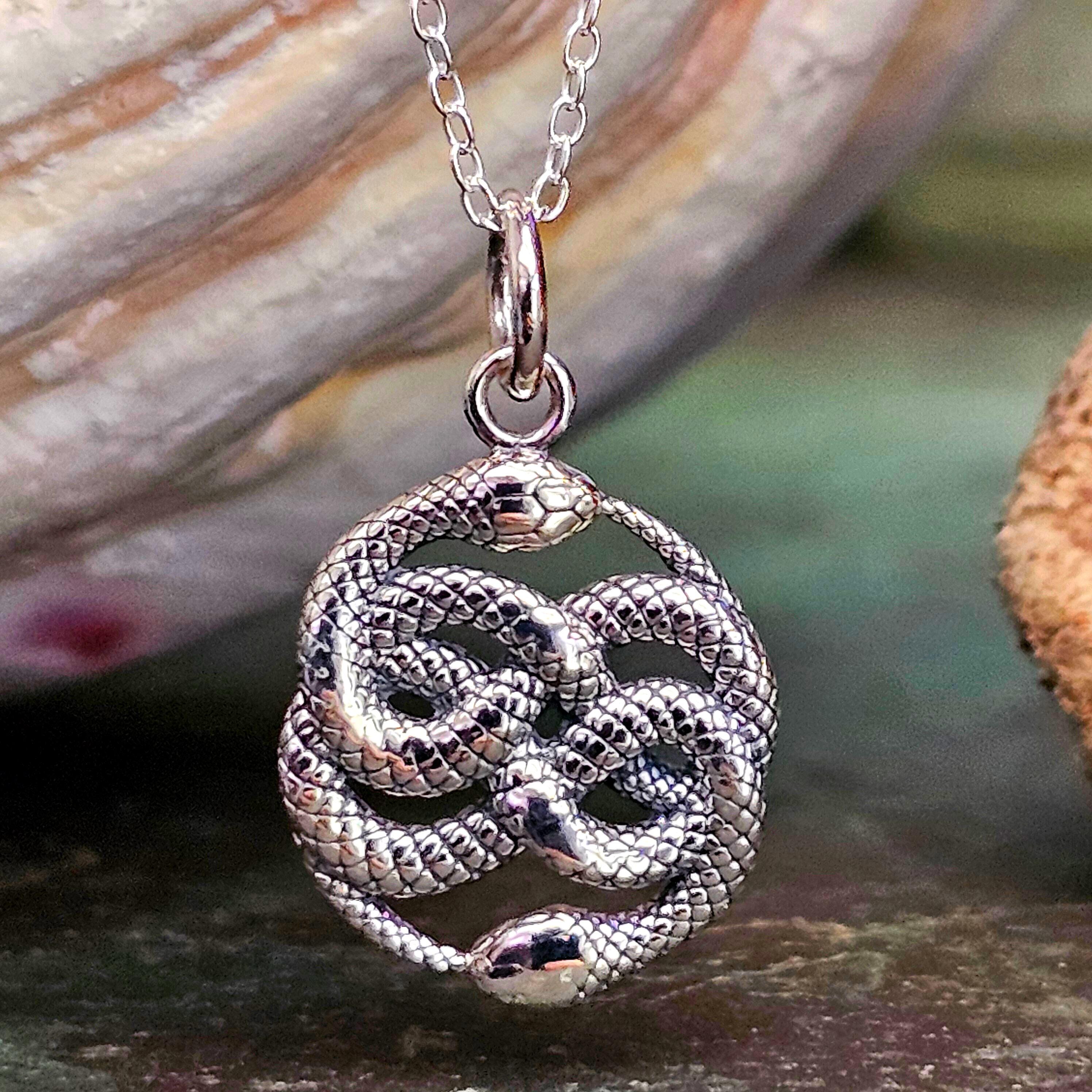 1 pezzo Ciondolo a serpente 3D in metallo stile vintage alla moda, Collana in acciaio inossidabile adatta per le donne | SHEIN ALIA