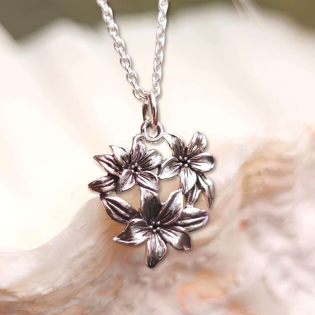 Lilly Flower Cluster Pendant 925 Sterling Silver 18