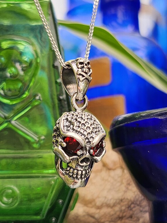 Crystal skull necklace deals