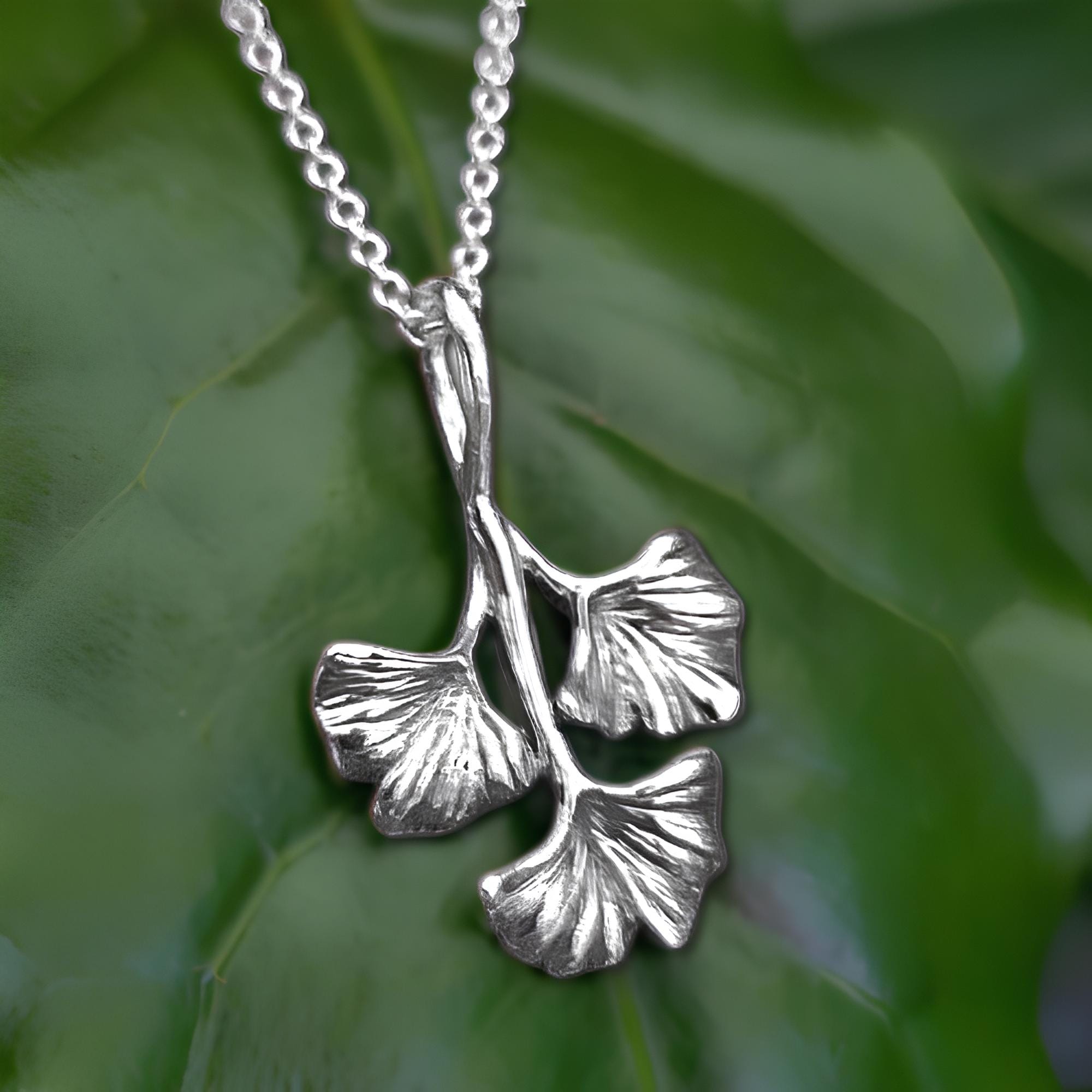 Ciondolo Con Collana Foglia di Ginkgo Di 925 Argento Opaco 50cm