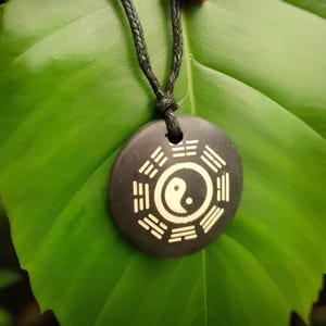 Pingente Yin Yang com Pedras Preciosas de Ágata Espiritual, Colar Baguá, Feng Shui, Mapa de Energia Geométrica de 8 Trigramas, Símbolo Sagrado, Joias e Caixa (bn30)