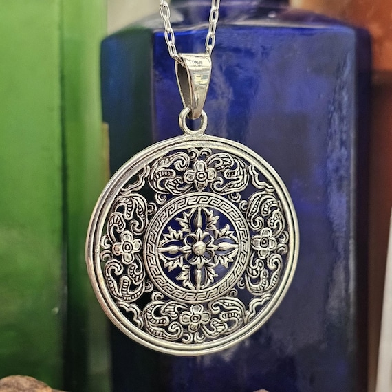 Round Floral Design Sterling Silver Double Picture Locket Necklace Round Floral Design Sterling Silver Double Picture Locket Necklace