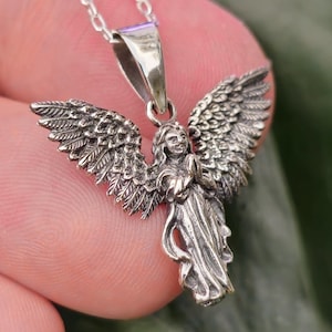 Ciondolo a forma di angelo in argento sterling 925, angelo 3D, collana a catena ovale da 20 pollici - Splendido angelo dettagliato con mani giunte in preghiera, gioiello in scatola