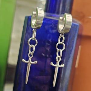 Daggar Huggie Earrings Knife Charms Steel Edgy Hinged Clickers 316L Steel Gothic Industrial Emo Twee Punk Alternative Unisex Jewellery (LO3)